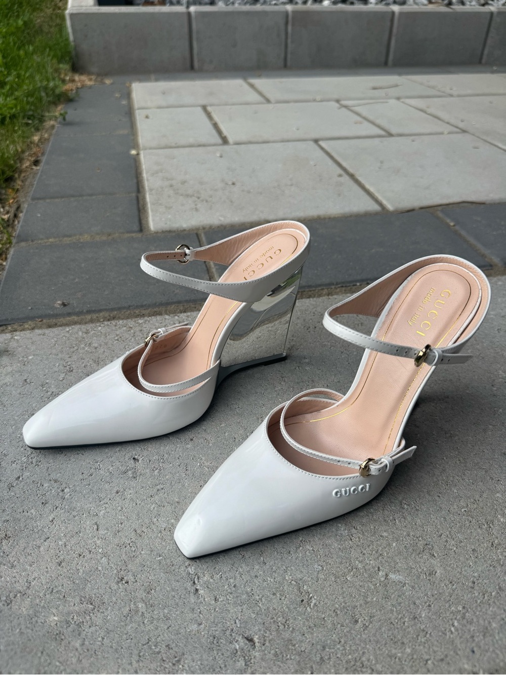 Gucci White Patent Leather Pointed Slingback Heels with Mirrored Block Heel